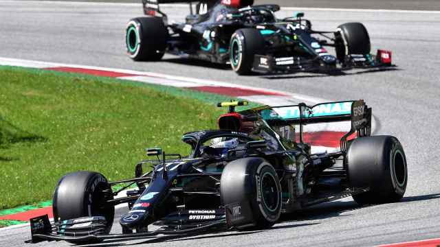 Bottas, perseguido por Hamilton en el GP de Austria