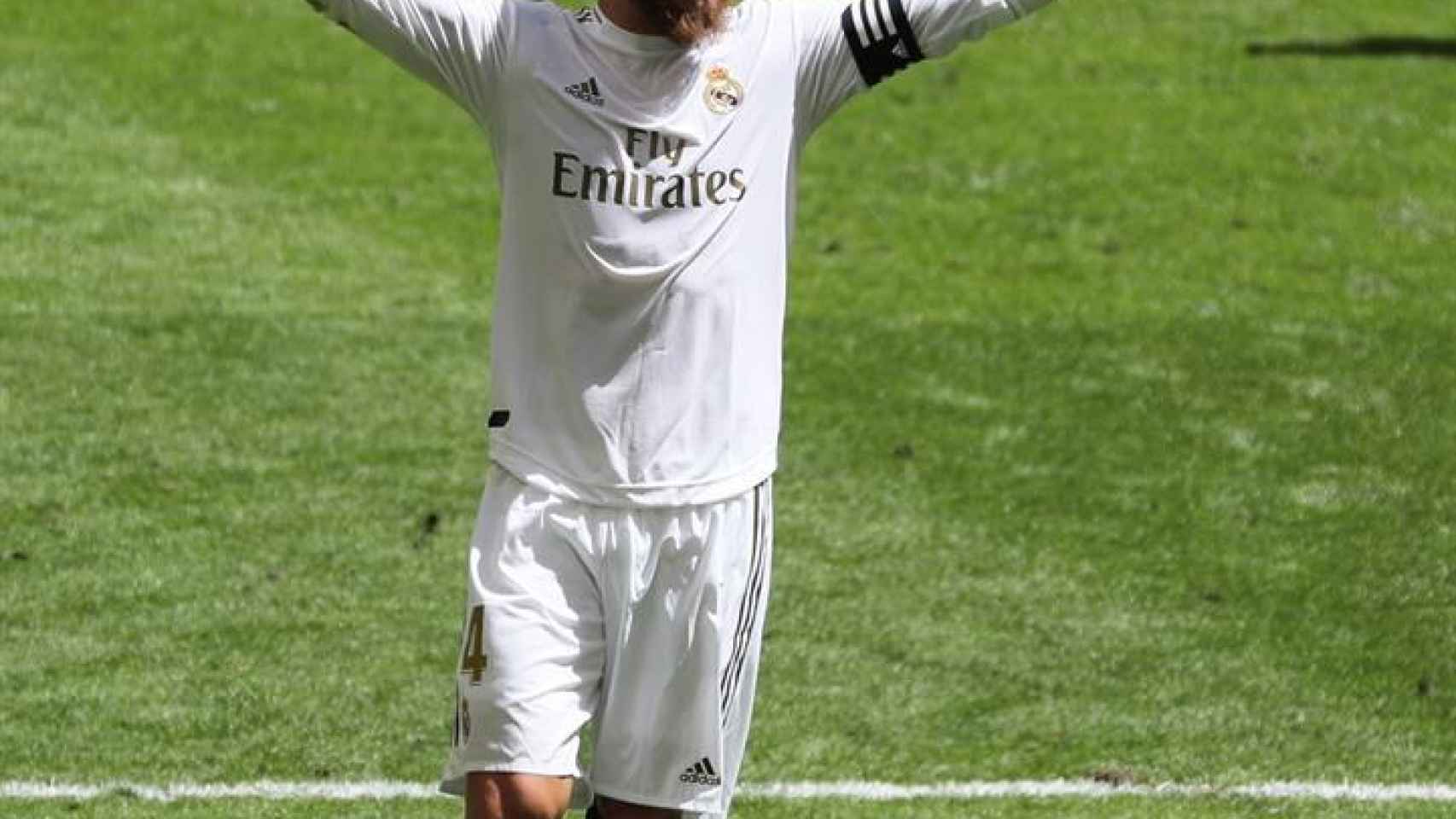 Sergio Ramos celebra la victoria del Real Madrid ante el Athletic en San Mamés