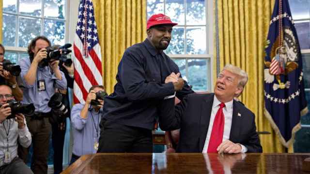 Kanye West con Donald Trump en el Despacho Oval durante su visita a la Casa Blanca en octubre de 2018.