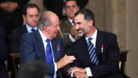 Juan Carlos I y Felipe VI, durante el XXX Aniversario del Tratado de Adhesión de España a las Comunidades Europeas.