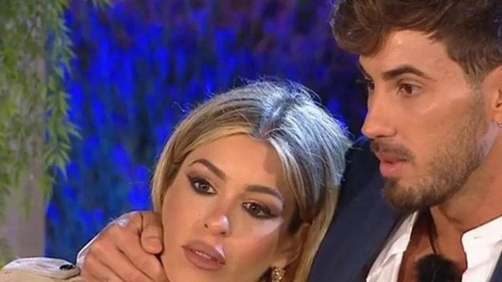 La pareja de enamorados durante el concurso.