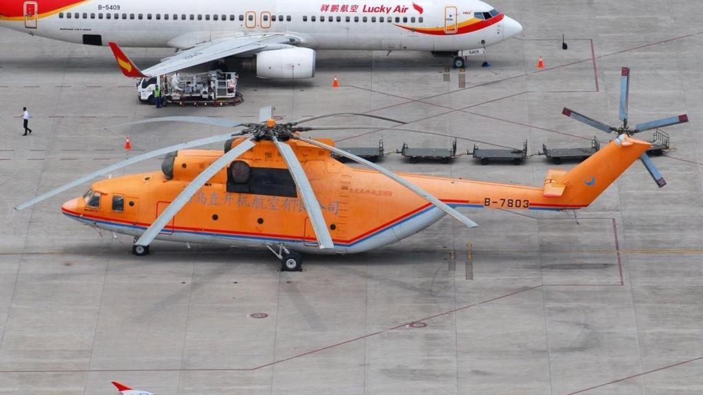 Mi-26 junto a Boeing 737-800