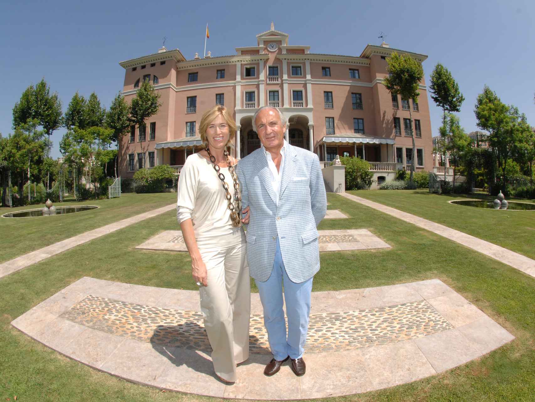Ricardo Arranz y Alicia Villapadierna en el Hotel Villapadierna de Marbella.