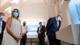 El ministro del Interior, Fernando Grande-Marlaska, visita la exposición conmemorativa sobre el DNI en Toledo