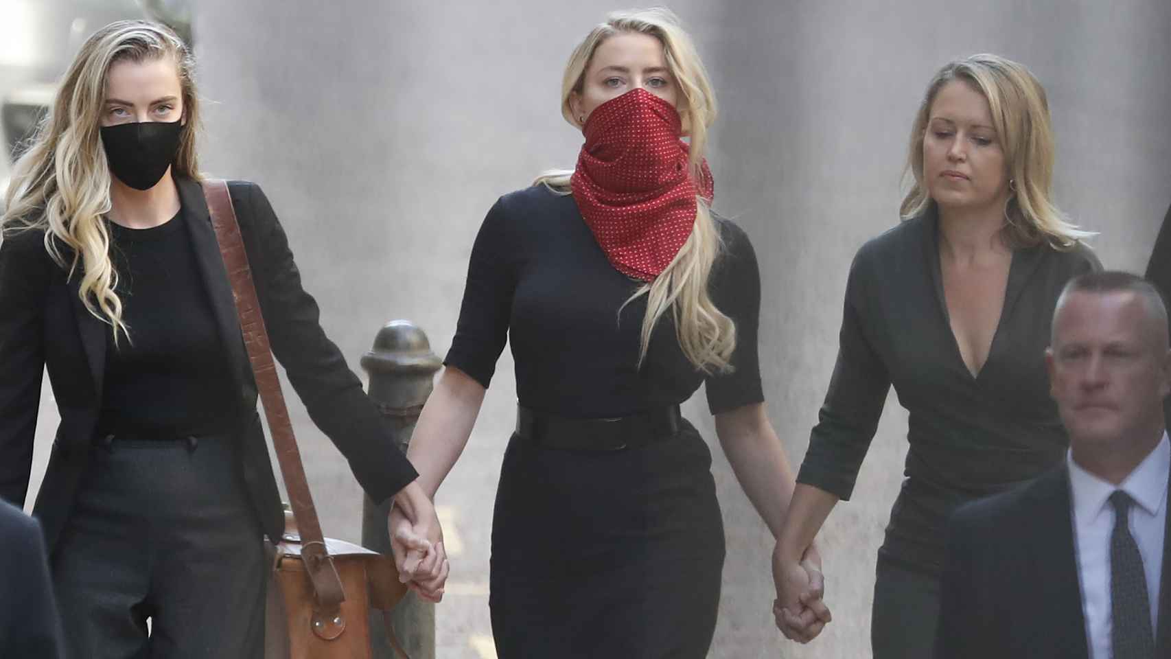 Amber Heard acudiendo al juicio contra su ex, Johnny Depp.