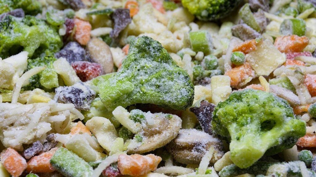 Una imagen de vegetales congelados.