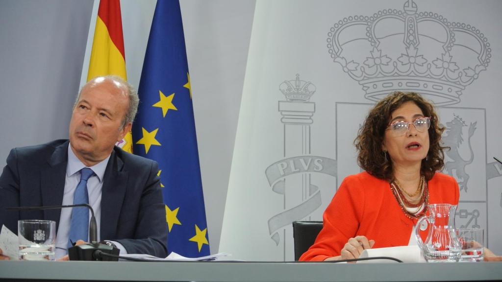 Juan Caros Campo y María Jesús Montero, ministros de Justicia y portavoz del Gobierno.