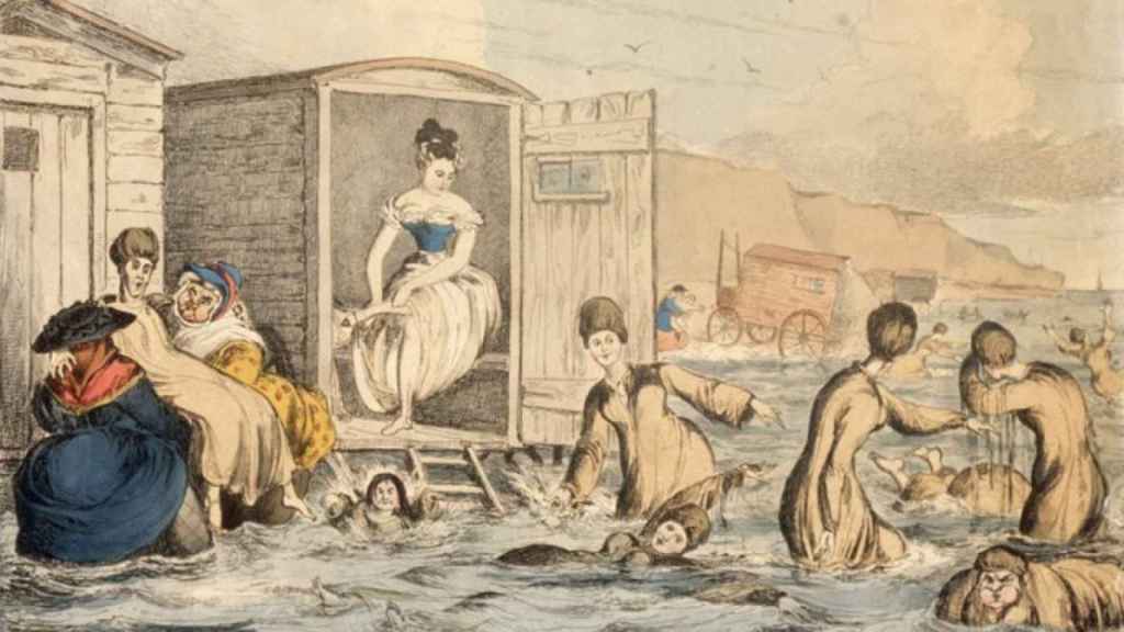 Ilustración de unas mujeres bañándose en el siglo XIX que muestra los carros con los que accedían a la playa.