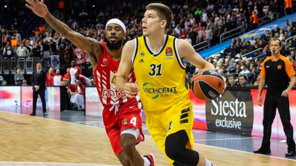 Giedraitis en un partido con el Alba Berlín