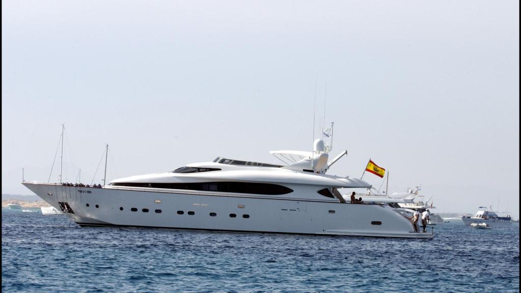 Yate 'Valoria' surcando las aguas de Ibiza en el año 2003.