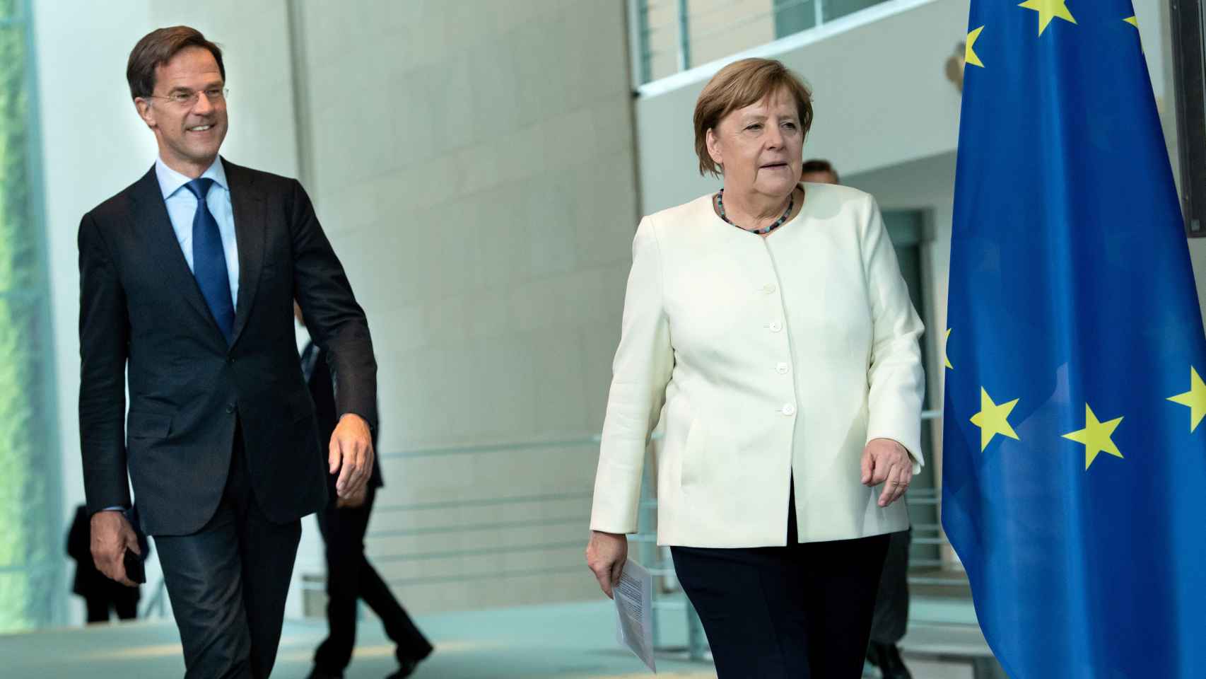 Mark Rutte junto a Angela Merkel.