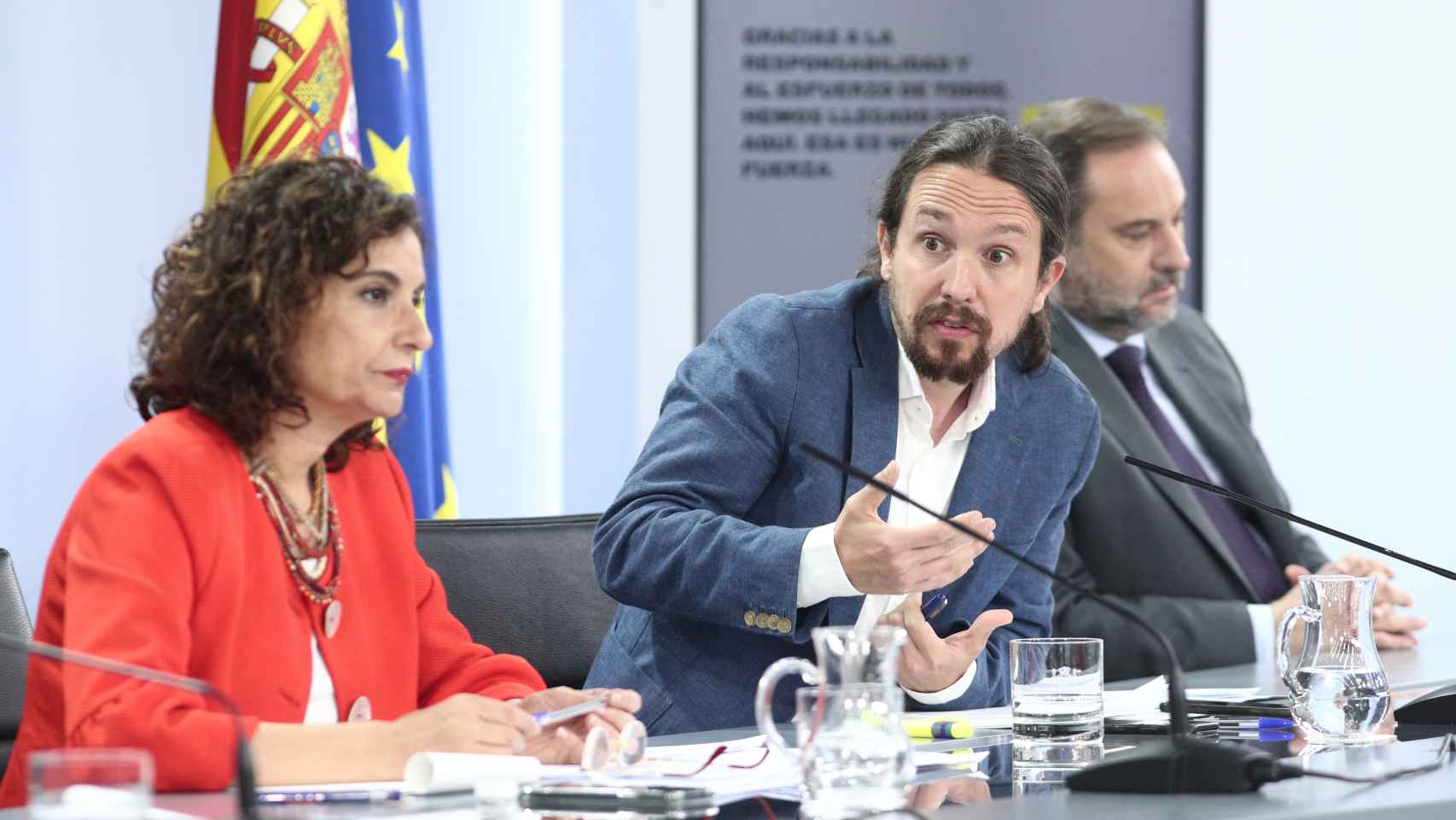 Pablo Iglesias y María Jesús Montero en una rueda de prensa en Moncloa.