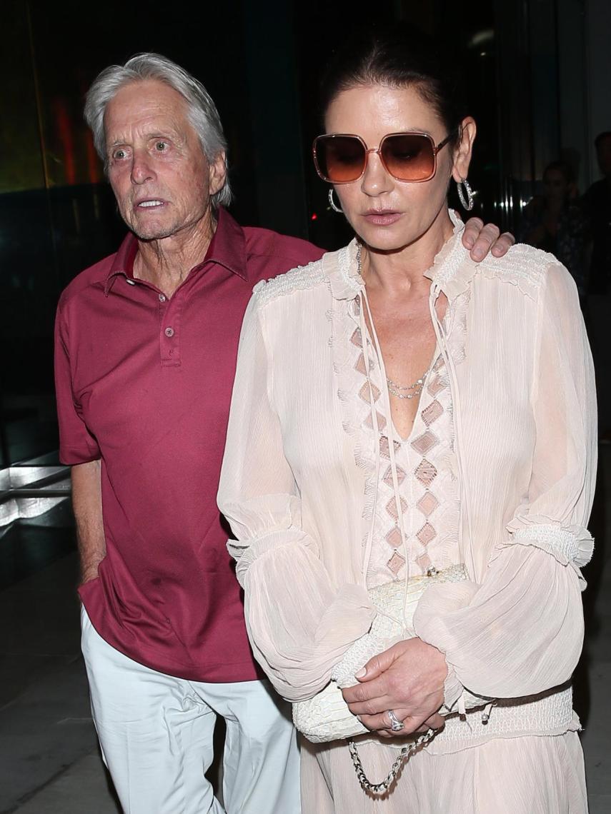 Michael Douglas y Catherine Zeta-Jones en Beverly Hills.