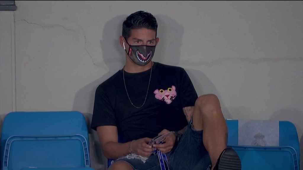 La mascarilla de James Rodríguez tras quedarse fuera de la convocatoria para el Real Madrid - Alavés