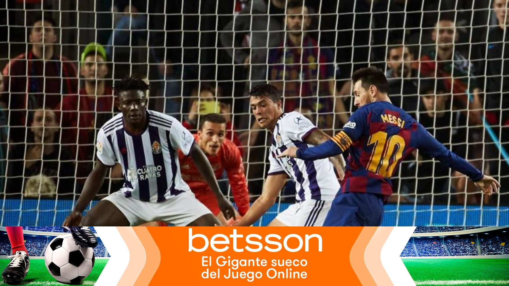 Leo Messi, ante la defensa del Real Valladolid en un partido con el Barcelona