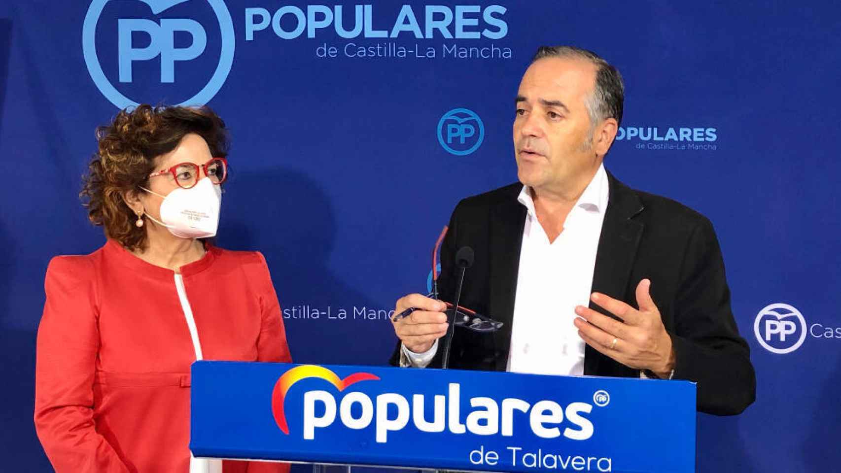Carmen Riolobos y José Julián Gregorio durante la rueda de prensa