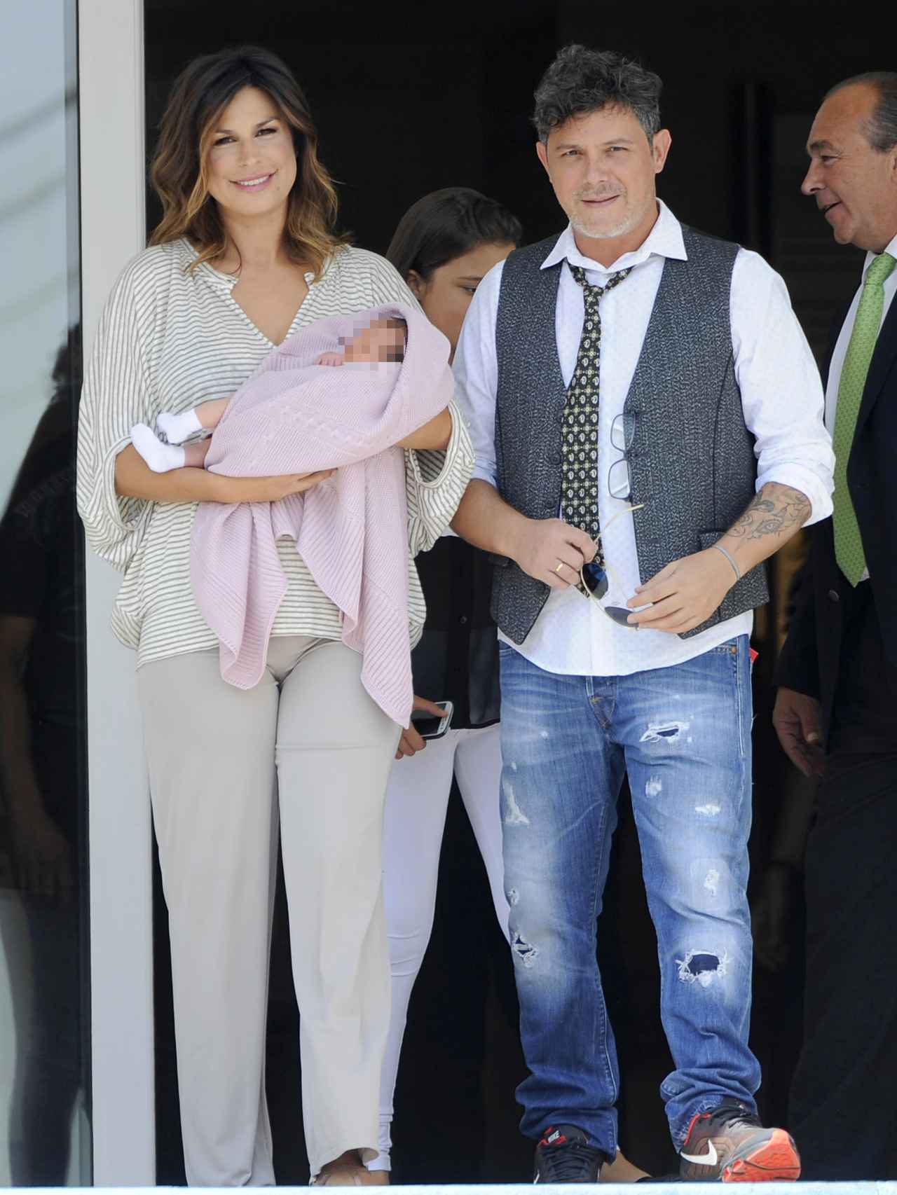 Raquel y Alejandro Sanz, el día que presentaron a su hija Alma.