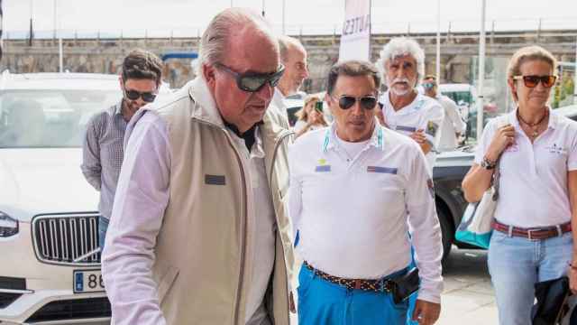 Juan Carlos ha estado cinco días en Sanxenxo con Pedro Campos, sobrino del expresidente Calvo Sotelo.