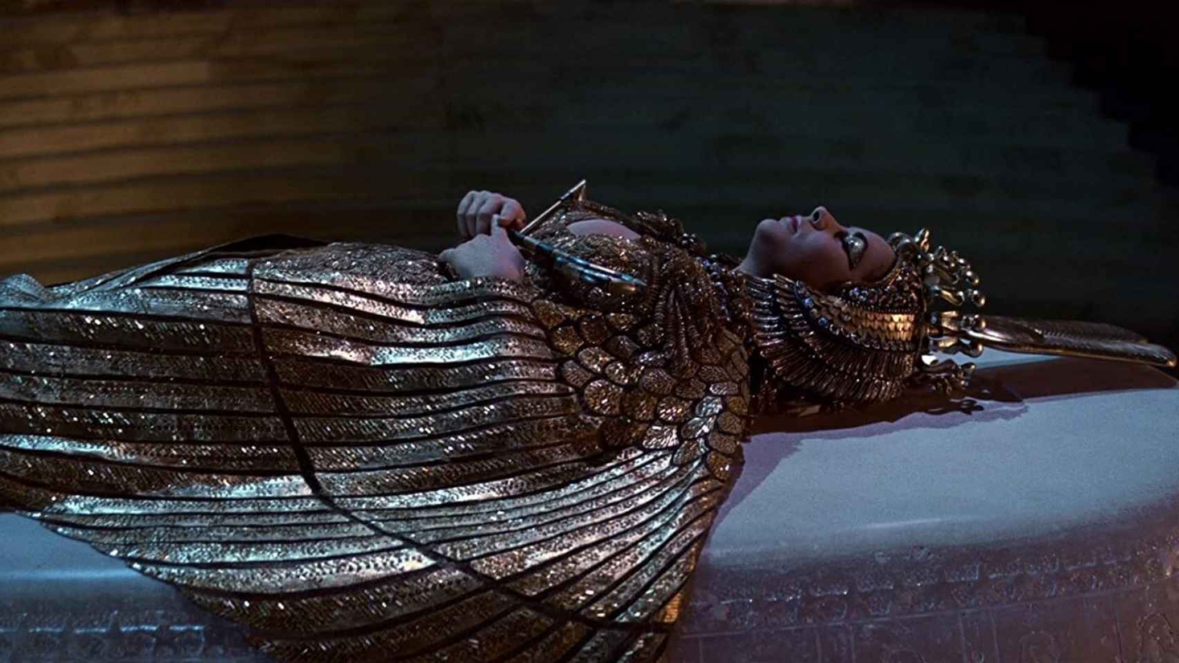 Elisabeth Taylor, interpretando a la faraona egipcia en 'Cleopatra' (1963).