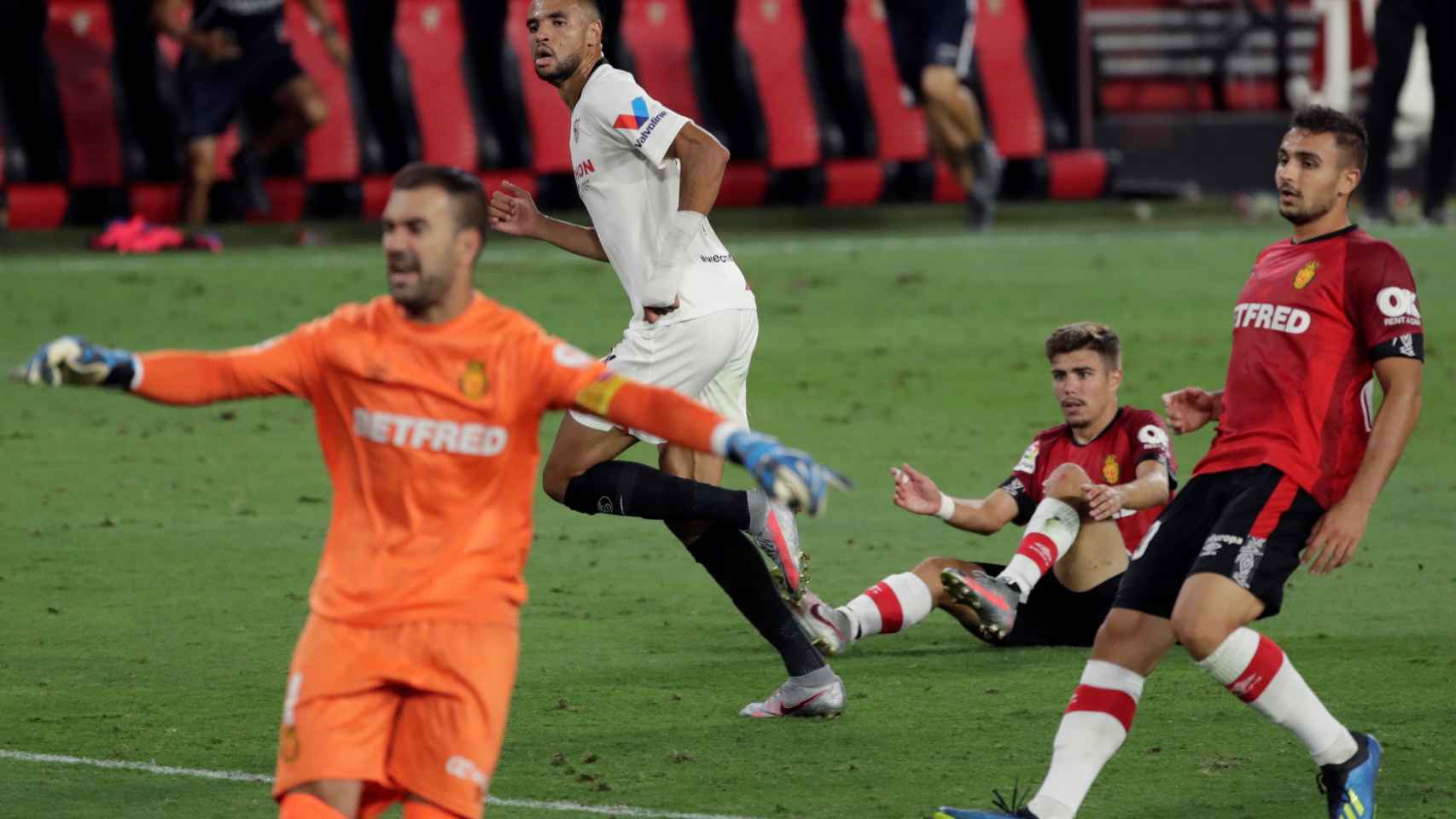 En-Nesyri celebra su gol durante el Sevilla - Mallorca