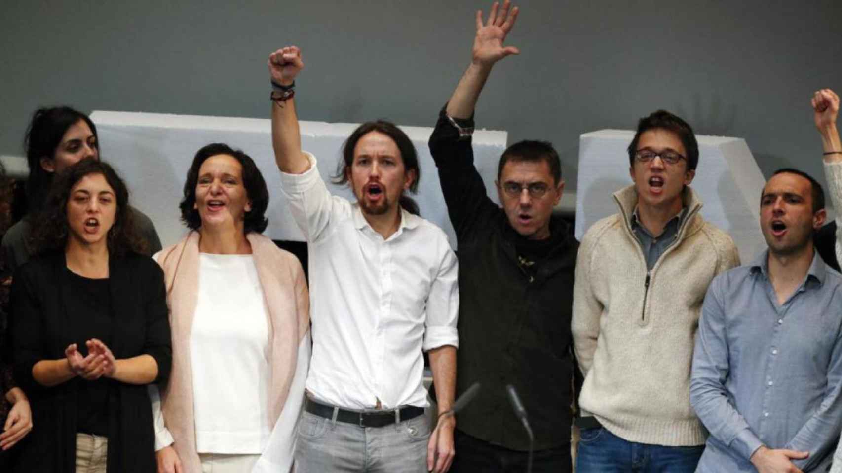 Tania González, Carolina Bescansa, Pablo Iglesias, Juan Carlos Monedero, Íñigo Errejón y Luis Alegre, núcleo fundador de Podemos.