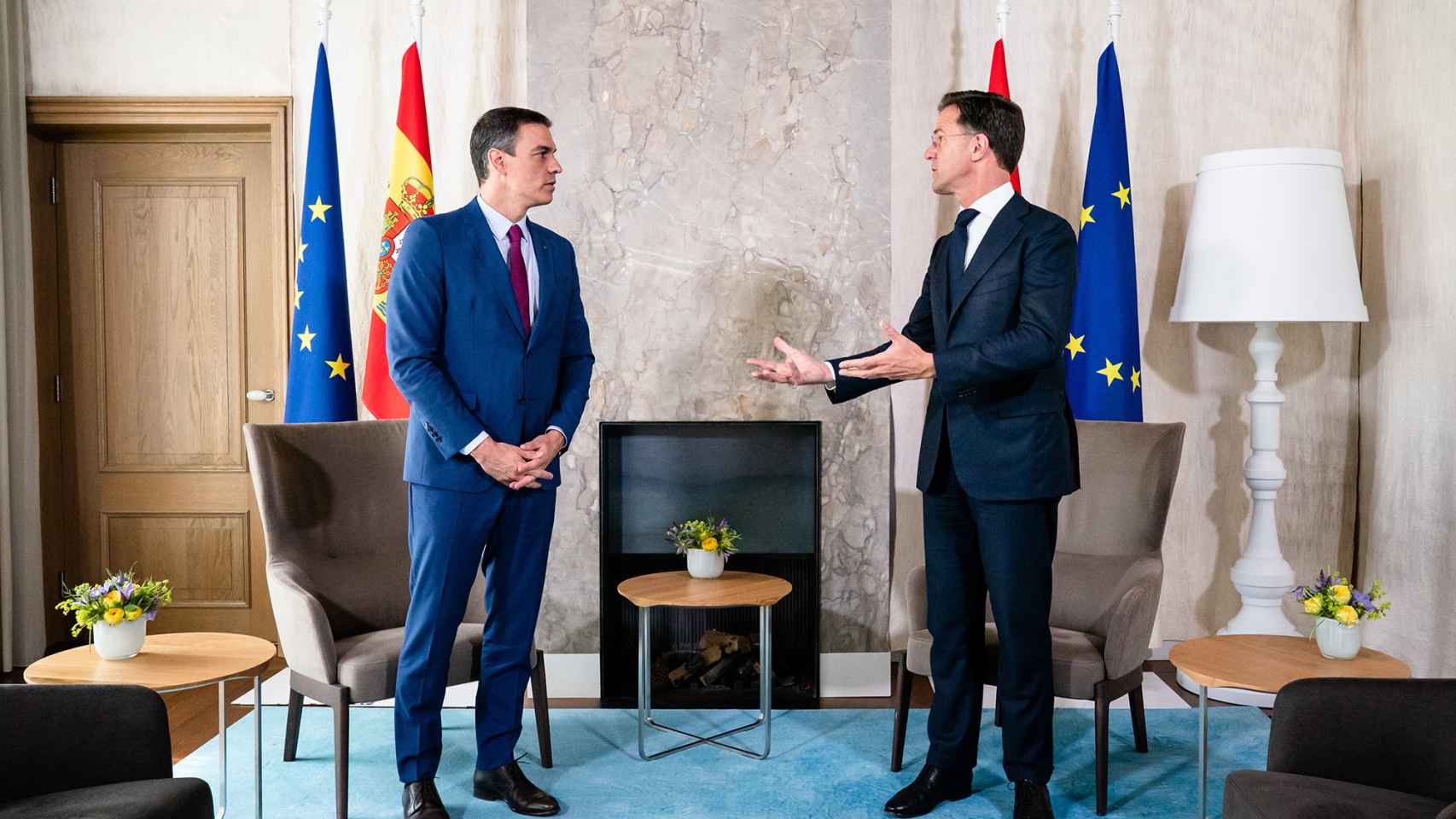 Pedro Sánchez y Mark Rutte conversan este lunes durante su reunión en La Haya