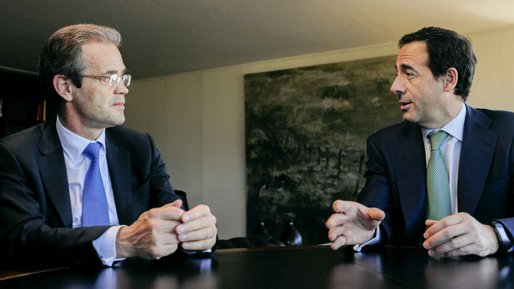 Jordi Gual, presidente de la entidad, y Gonzalo Gortázar, consejero delegado de CaixaBank.