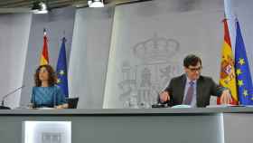 María Jesús Montero y Salvador Illa, ministros portavoz y de Sanidad, en rueda de prensa tras el Consejo de Ministros.