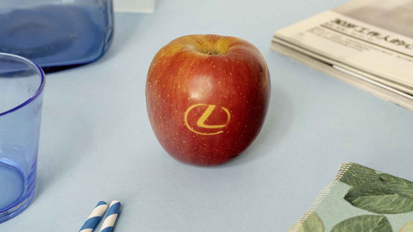 Imagen de la manzana Fuji creada por Lexus.