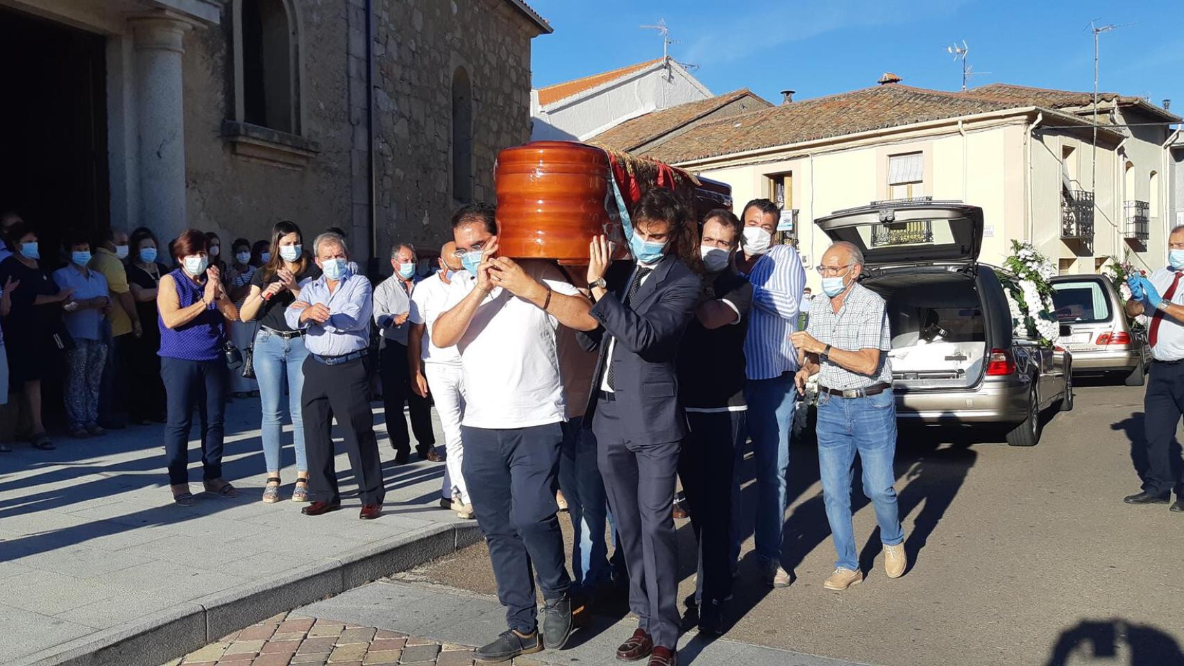 Entierro del torero Juan José en La Fuente de San Esteban 1