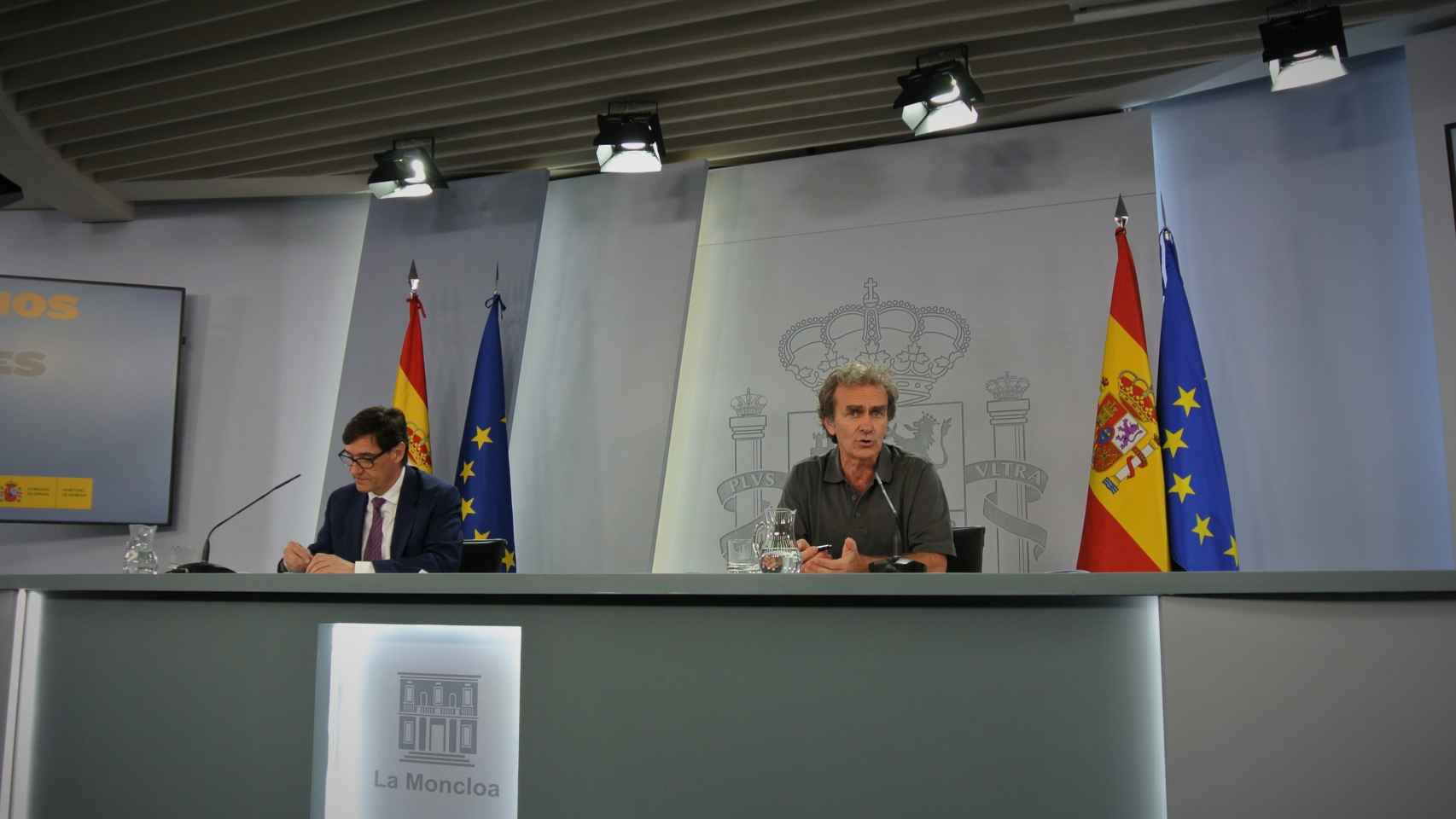 Salvador Illa y Fernando Simón, en un encuentro con la prensa en Moncloa.