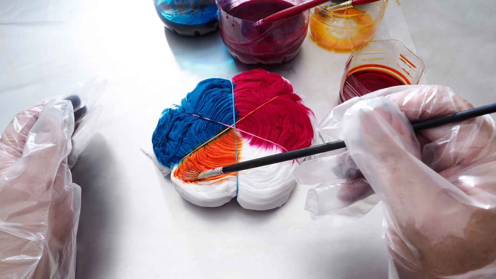 Cómo crear prendas 'tie dye' casa: y pasos a
