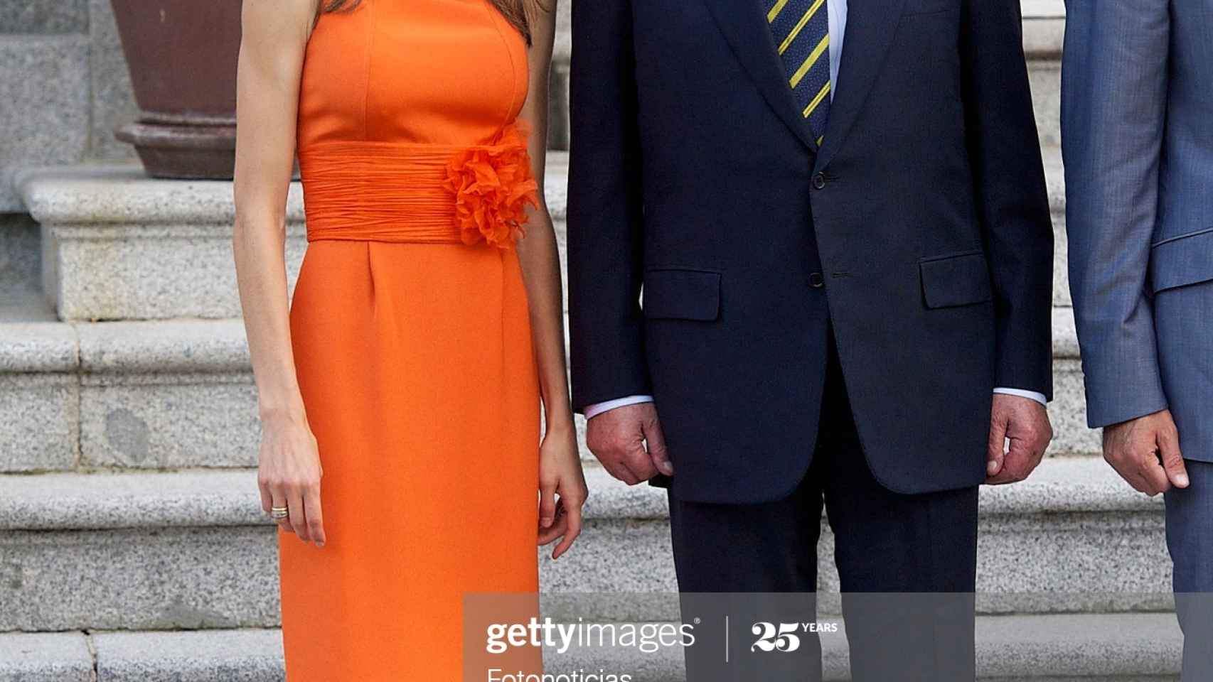 La entonces princesa Letizia, con el rey Juan Carlos, en 2010.