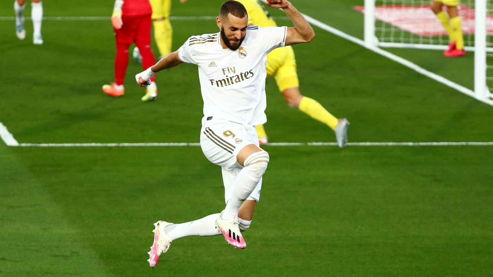 Karim Benzema adelanta al Real Madrid ante el Villarreal