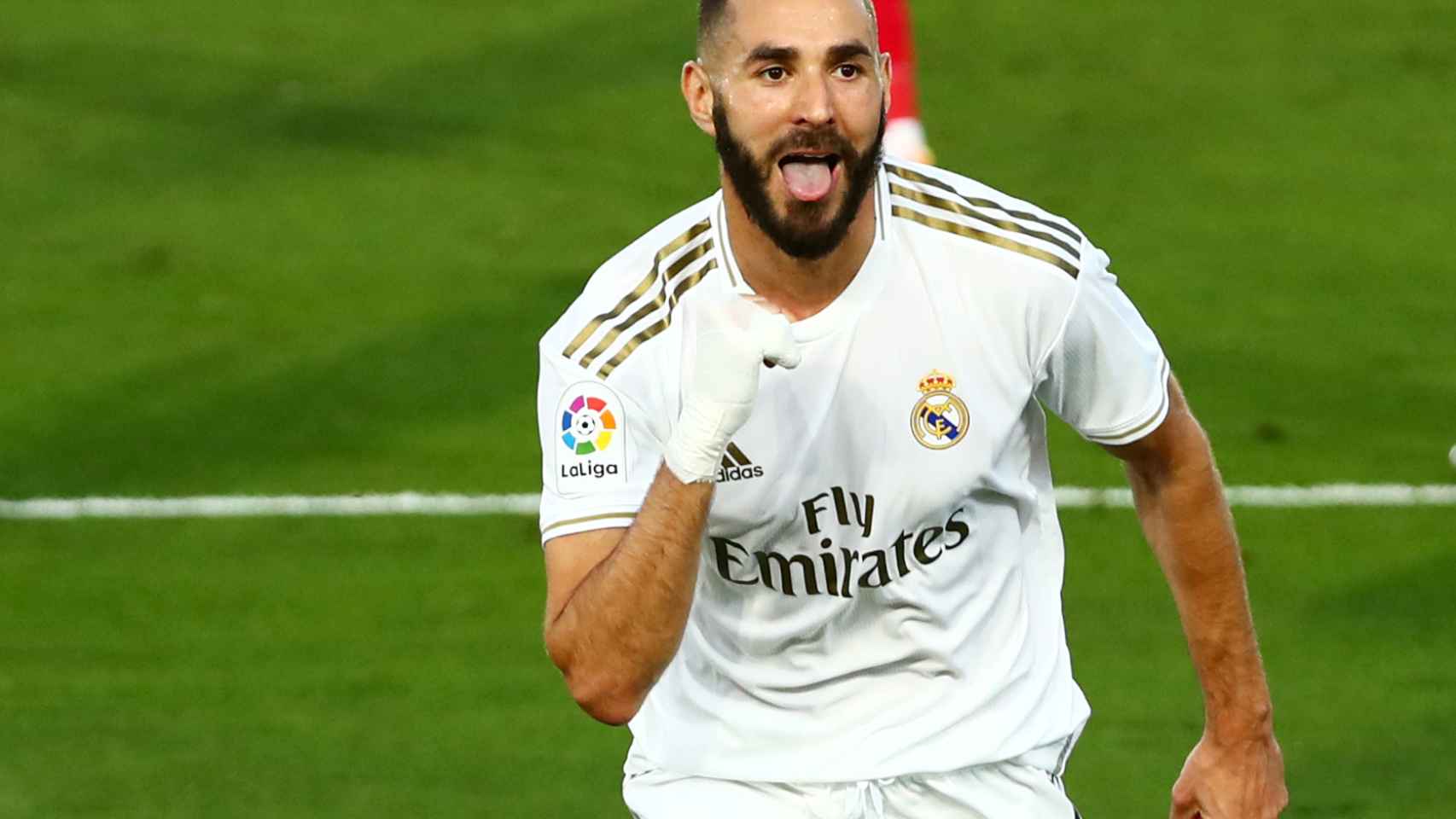 Karim Benzema celebra su gol al Villarreal