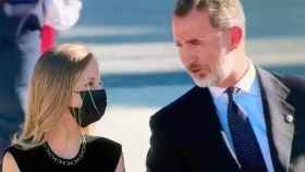 La princesa Leonor y su padre, el rey Felipe VI, en el homenaje a las víctimas del Covid-19 este jueves en Madrid