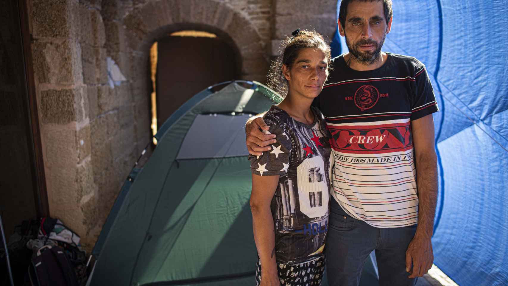 Julián y Carmen, que vivían en Granada aunque ella es de origen valenciano, duermen al raso en Cádiz desde hace 14 meses.