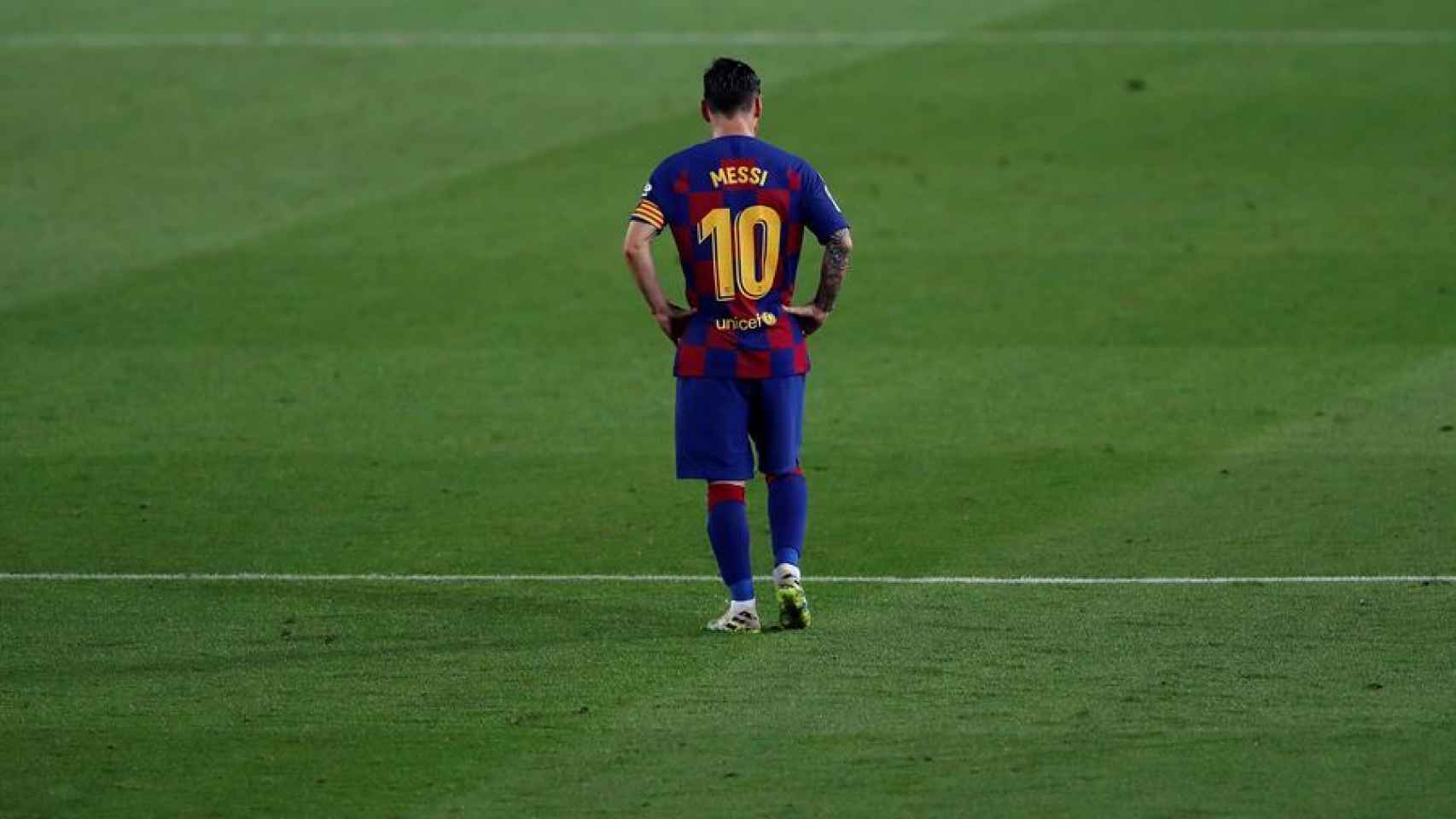 Messi, solitario durante el partido del Barcelona