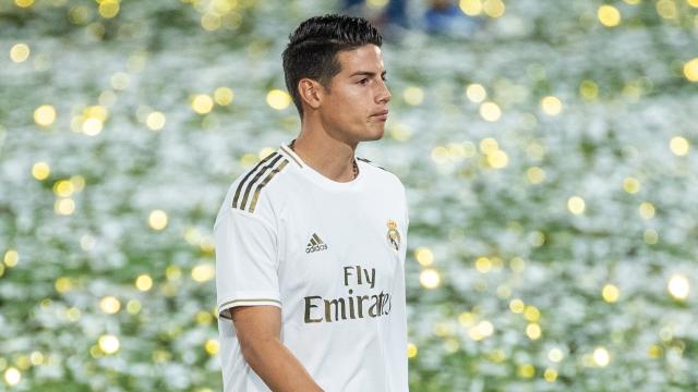 James Rodriguez al término de la fiesta sobre el césped del Di Stéfano