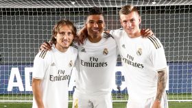 Kroos, Modric y Casemiro con el título de Liga número 34