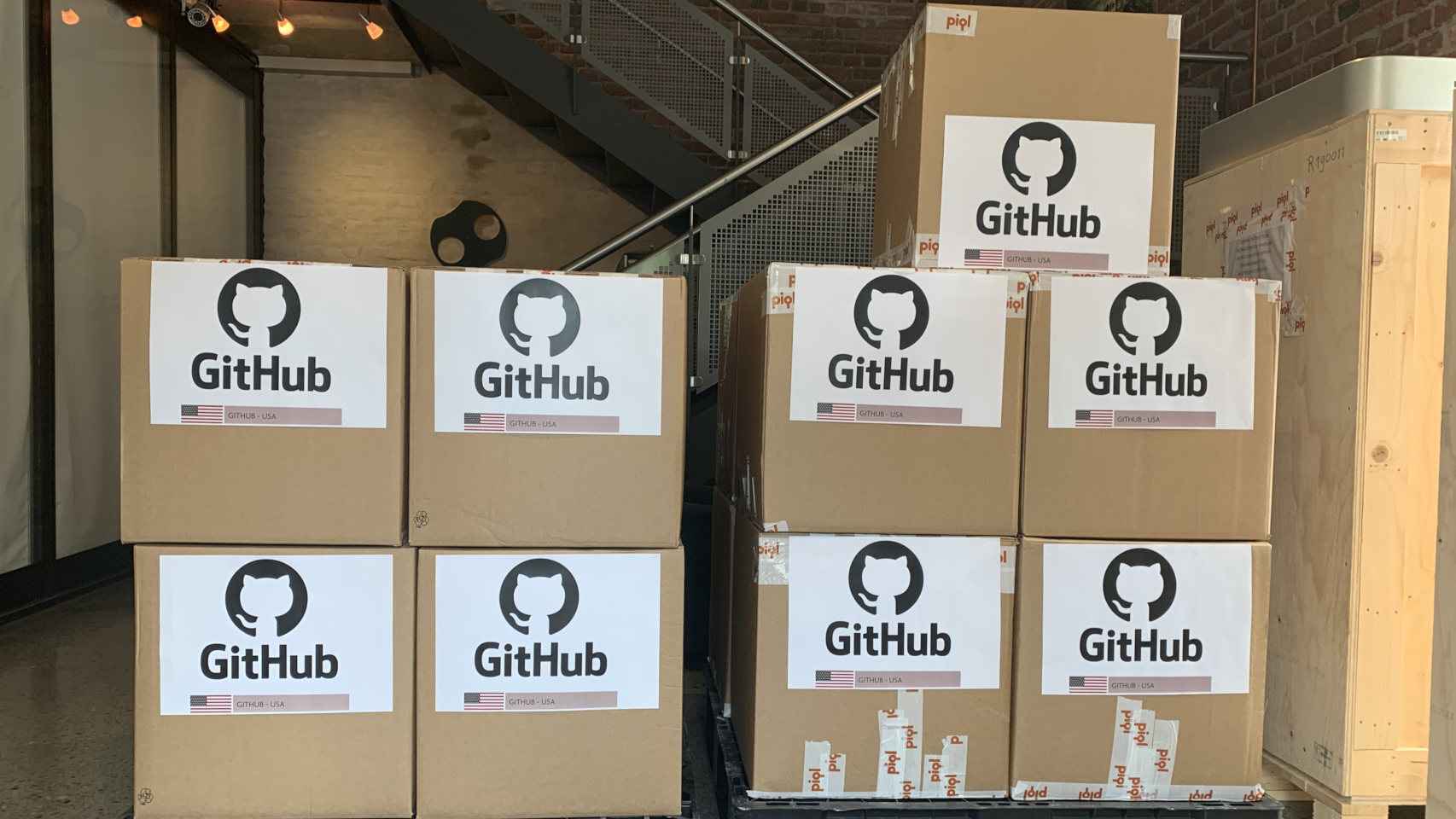 Las cajas que transportaron el código fuente de GitHub