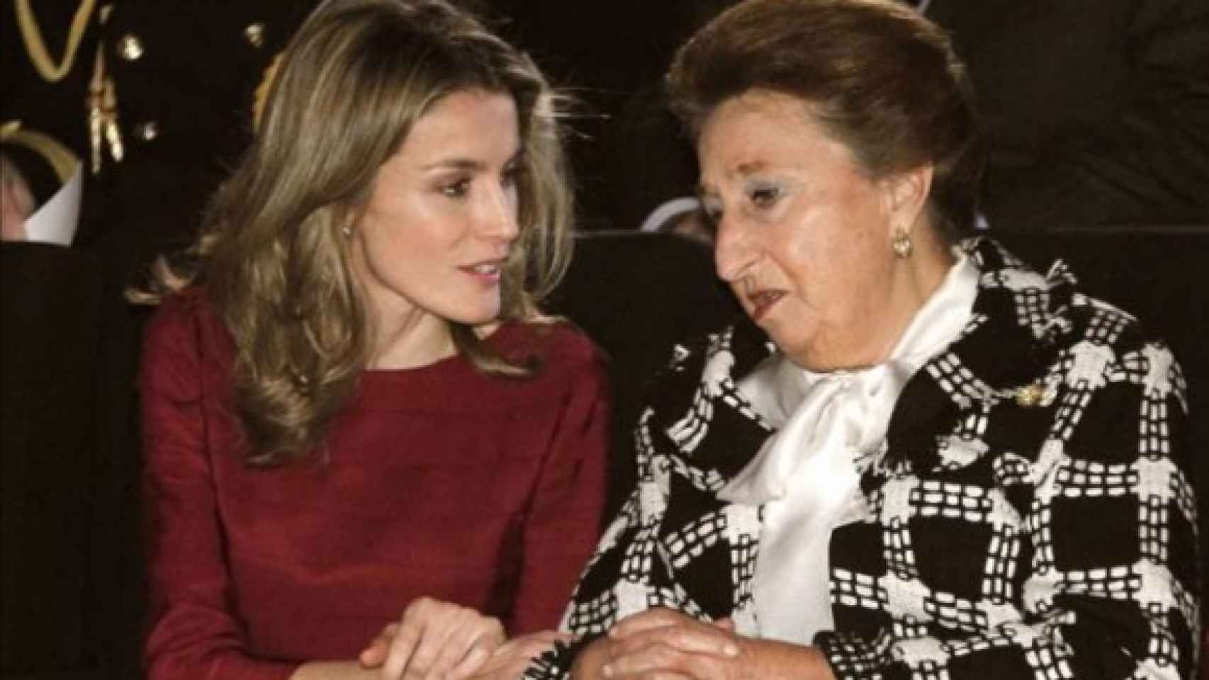 Doña Margarita, junto a la reina Letizia.