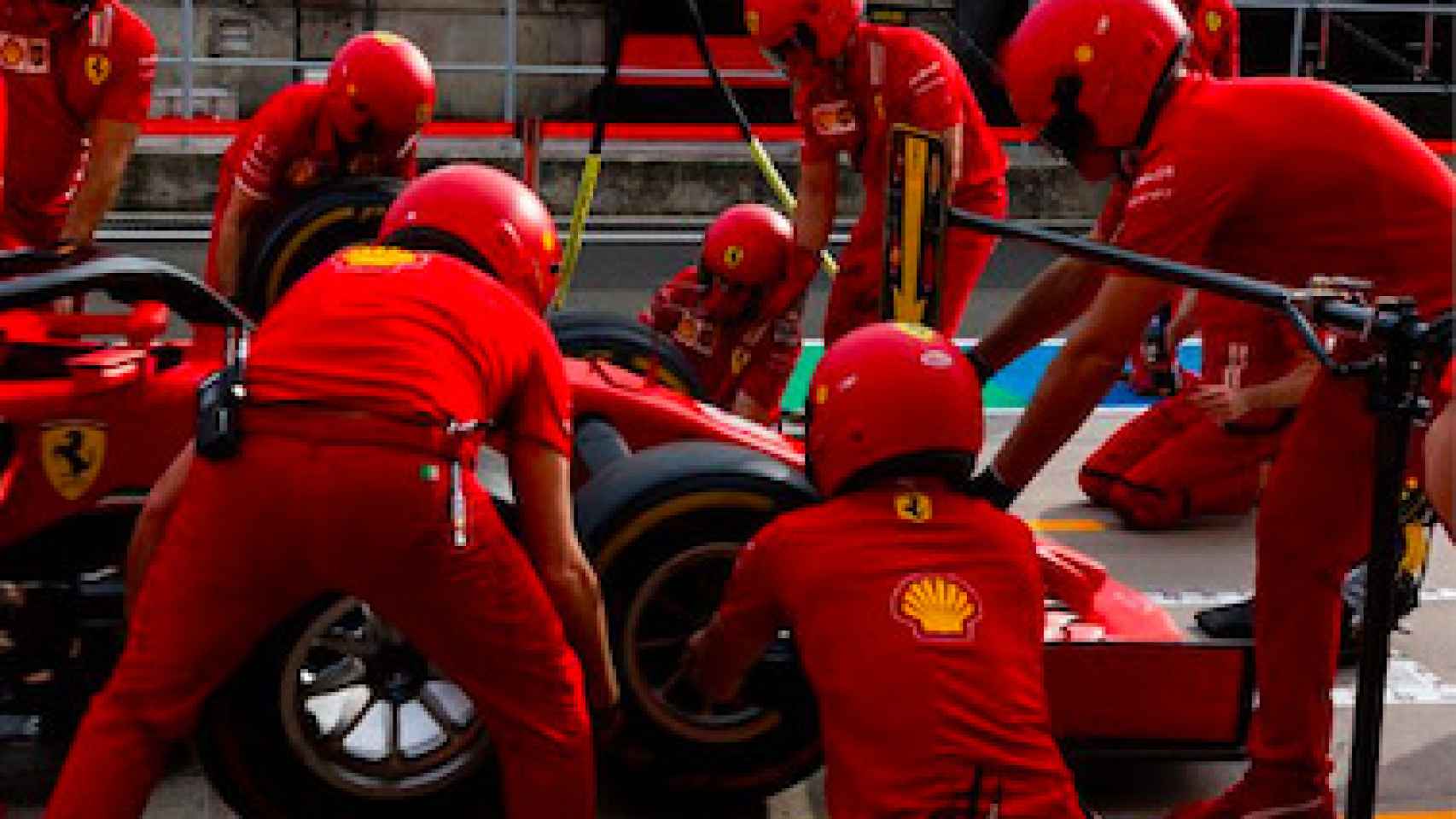 Ferrari haciendo un pit stop
