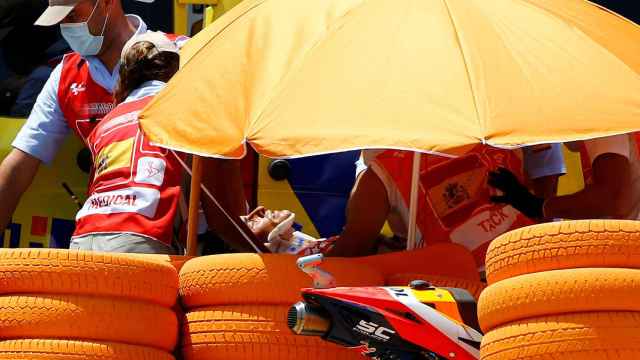 Marc Márquez, retirado en camilla del Gran Premio de España en Jerez
