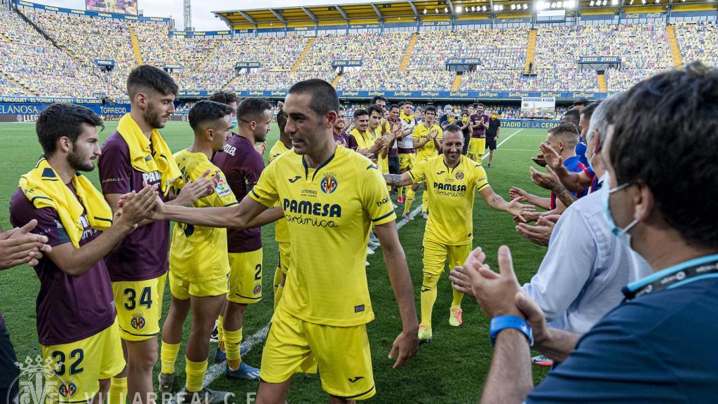 Pasillo del Villarreal a Bruno Soriano y Santi Cazorla