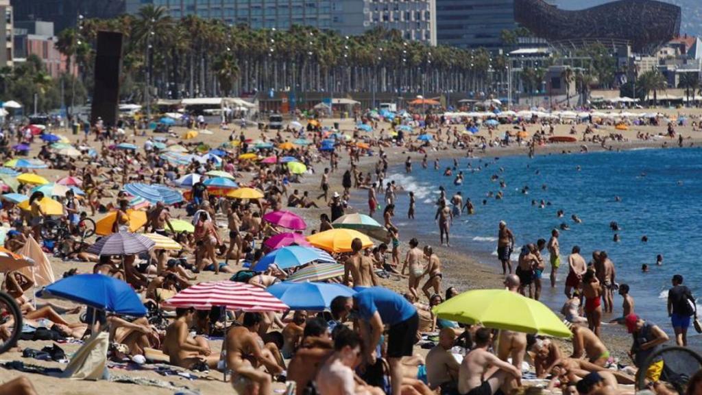 Una playa barcelonesa el domingo pasado.