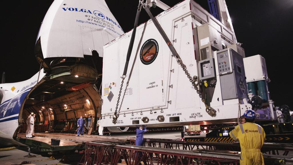 Antonov An-124 con la sonda Hope