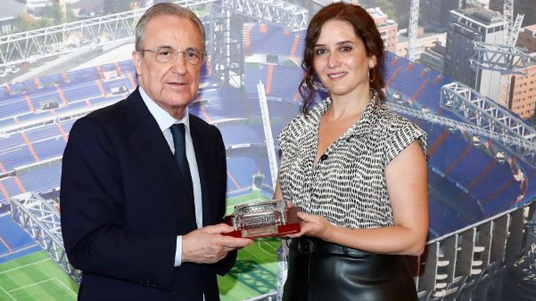Florentino Pérez enseña las obras del Santiago Bernabéu a Isabel Díaz Ayuso