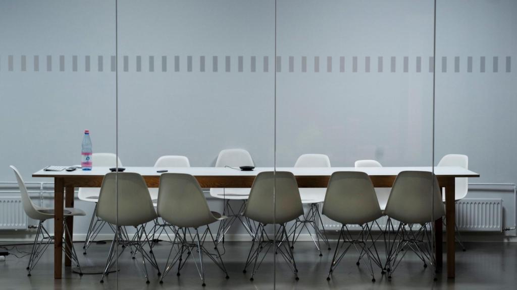 La mesa ha recogido hasta 100 propuestas de directivos y personalidades influyentes en apenas un mes.