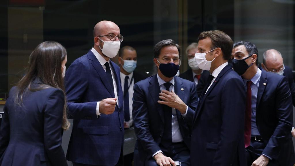 Charles Michel, Mark Rutte, Emmanuel Macron y Pedro Sánchez